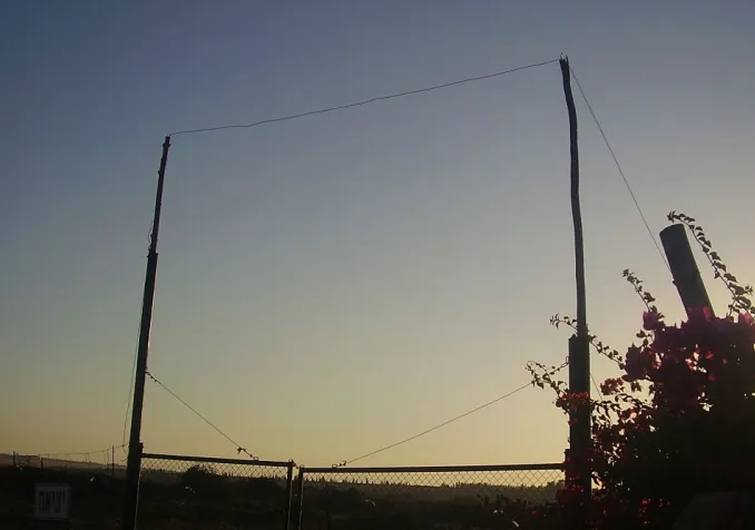 Une section d'érouv sur le plateau du Golan ©netanel_h, CC BY-SA 3.0 Wikimedia Commons