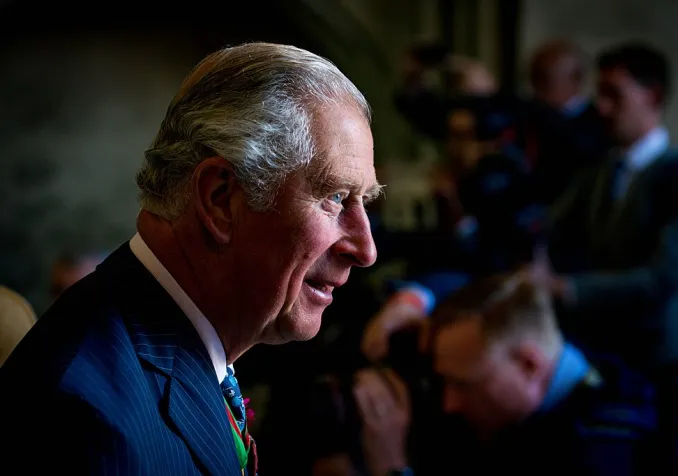 Le roi Charles III ©Commander, U.S. Naval Forces Europe-Africa/U.S. 6th Fleet, Public domain, via Wikimedia Commons