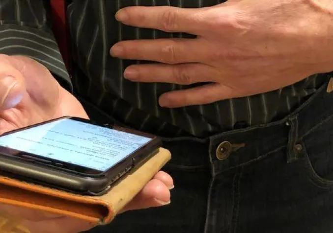 Un coupeur de feu au bout du fil ©Gabrielle Desarzens/RTSreligion