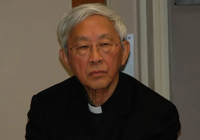 Le cardinal Joseph Zen en 2013 ©Iris Tong, Public domain, Wikimedia Commons