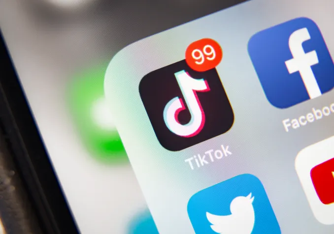 ©iStock/ 5./15 WEST