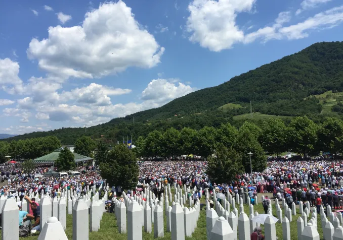 20'000 personnes réunies au Mémorial de Potočari LV