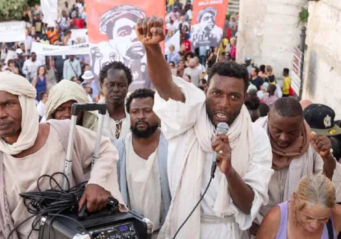 Dans Le Nouvel Evangile, un activiste camerounais est dépeint en Christ contemporain. © DR