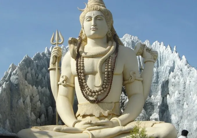 Statue du dieu Shiva, vénéré par les hindouistes, majoritaire en Inde. @ CC (by-sa) Flickr