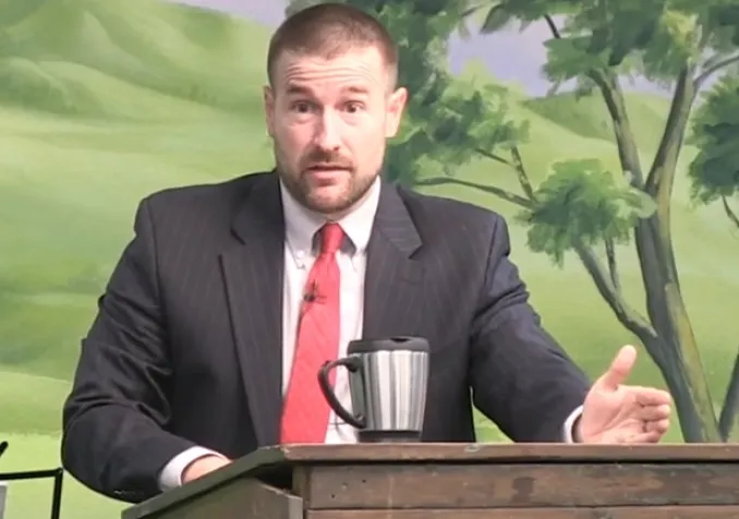 Pasteur américain Steven Anderson @sanderson1611 / CC BY 3.0 _https-//creativecommons.org/licenses/by/3.0