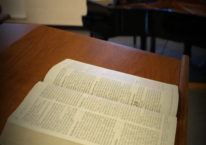 Bible & piano / Pixabay