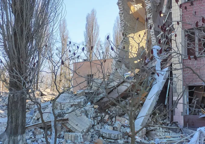 Kharkiv, Ukraine, 16 mars 2022: La bombe russe a frappé l’école. ©iStock/OLeksandr_Kr