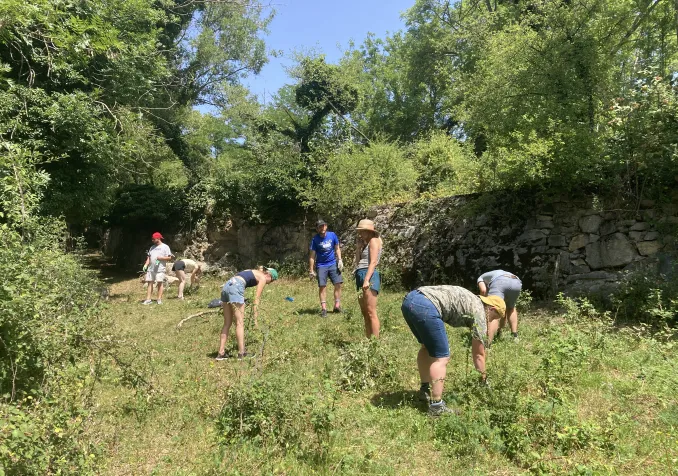 Une équipe en pleine session de travail. © A Rocha Suisse