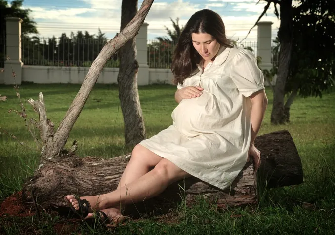 Enceinte en attente CC0 Pixabay