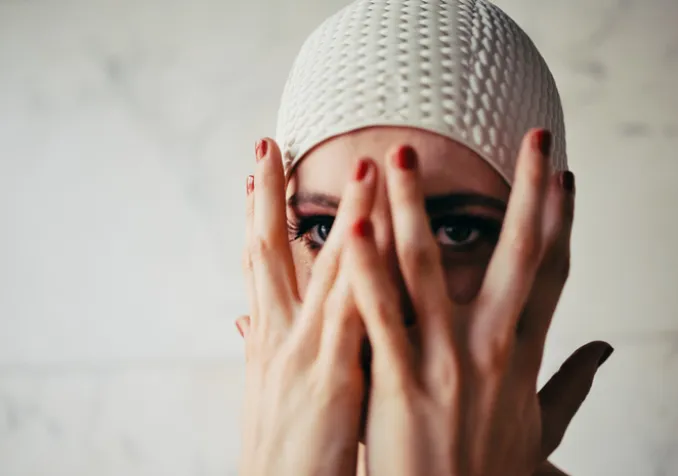 Le visage dévoilé de l’autre se livre sans défense à mon regard. IStock
