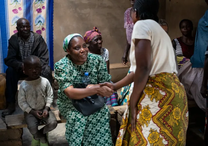 Sœur Nathalie Kangaji fournit une assistance juridique aux victimes des mines à Kolwezi en RDC. Sœur Nathalie Kangaji fournit une assistance juridique aux victimes des mines à Kolwezi en RDC.