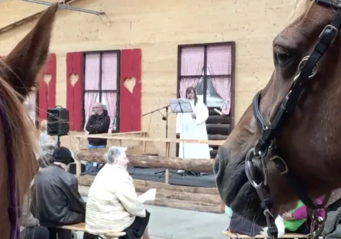 Célébration qui inclut les petits et plus grands animaux aux Reussilles © DR