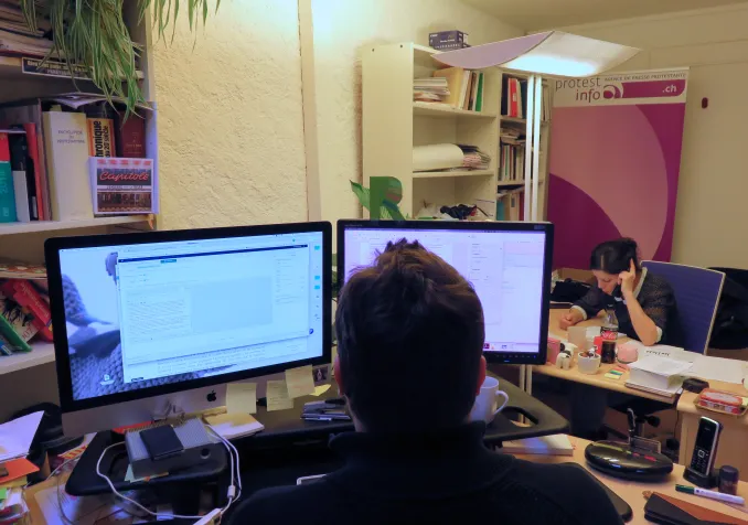 La rédaction de Protestinfo au travail ©Sonia Zanou