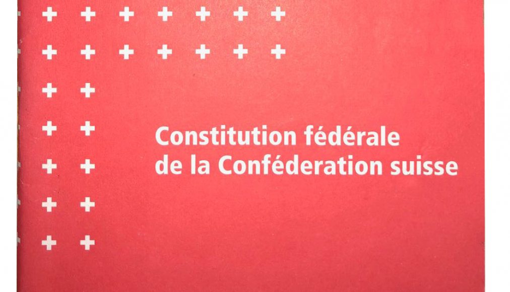 Couverture de la version francophone de la Constitution fédérale de la Confédération suisse de 1999. Couverture de la version francophone de la Constitution fédérale de la Confédération suisse de 1999. / © Confédération suisse, Public domain, via Wikimedia Commons