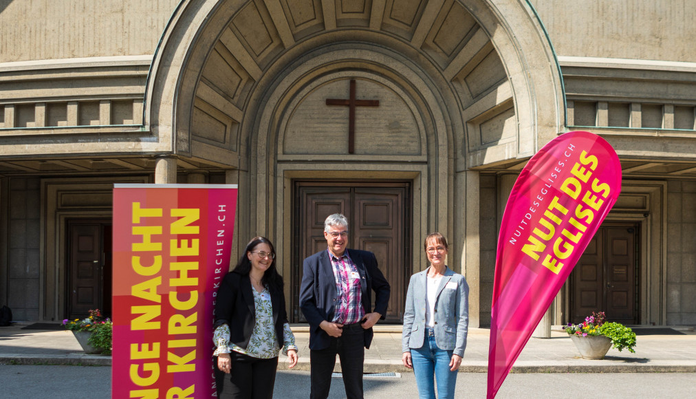 Céline Ruffieux (représentante de l’évêque pour la partie francophone du canton de Fribourg), Martin Burkhard (Martin Burkhard, membre du Conseil synodal (exécutif) de l’Eglise évangélique réformée du canton de Fribourg) et Tanja Brayenovitch-Hari, adjointe de la déléguée épiscopale, lors de la conférence de presse du 26 mai.. Céline Ruffieux (représentante de l’évêque pour la partie francophone du canton de Fribourg), Martin Burkhard (Martin Burkhard, membre du Conseil synodal (exécutif) de l’Eglise évangélique réformée du canton de Fribourg) et Tanja Brayenovitch-Hari, adjointe de la déléguée épiscopale, lors de la conférence de presse du 26 mai.. / DR