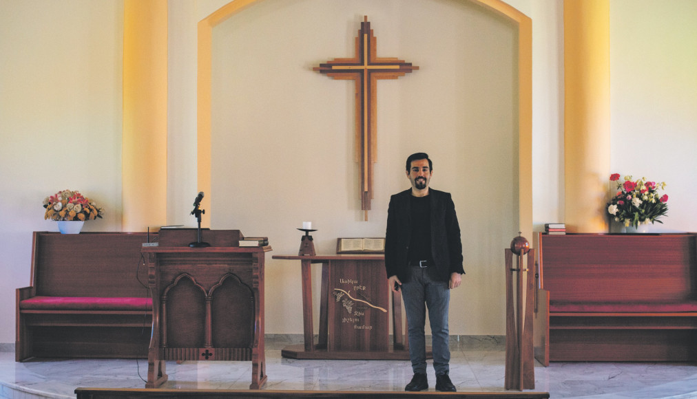 Le pasteur Hagop Akbasharian a tenu à ce que son établissement scolaire ouvre ses porte malgré les frappes quotidiennes aux alentours. Le pasteur Hagop Akbasharian a tenu à ce que son établissement scolaire ouvre ses porte malgré les frappes quotidiennes aux alentours. / ©Sophie Woeldgen