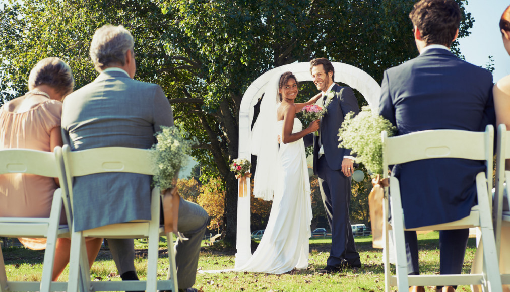 Religieux ou laïc? Le mariage hésite Religieux ou laïc? Le mariage hésite / IStock