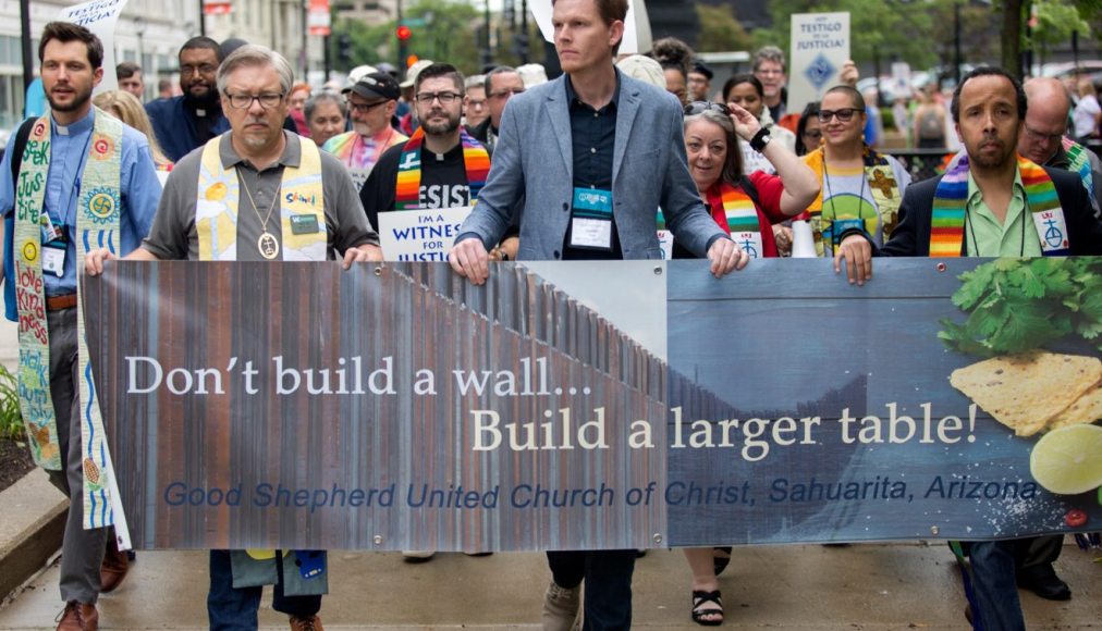 Le pasteur Randy J. Mayer, de la Good Shepard Church of Christ en Arizona, est engagé depuis plus de vingt ans auprès des migrants à la frontière entre le Mexique et les Etats-Unis. Le pasteur Randy J. Mayer, de la Good Shepard Church of Christ en Arizona, est engagé depuis plus de vingt ans auprès des migrants à la frontière entre le Mexique et les Etats-Unis. / DR