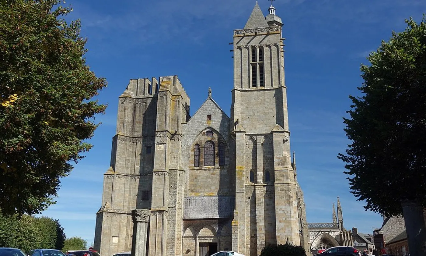 Cathédrale Saint-Samson à Dol-de-Bretagne ©Erwan Corre, CC BY-SA 4.0 via Wikimedia Commons
