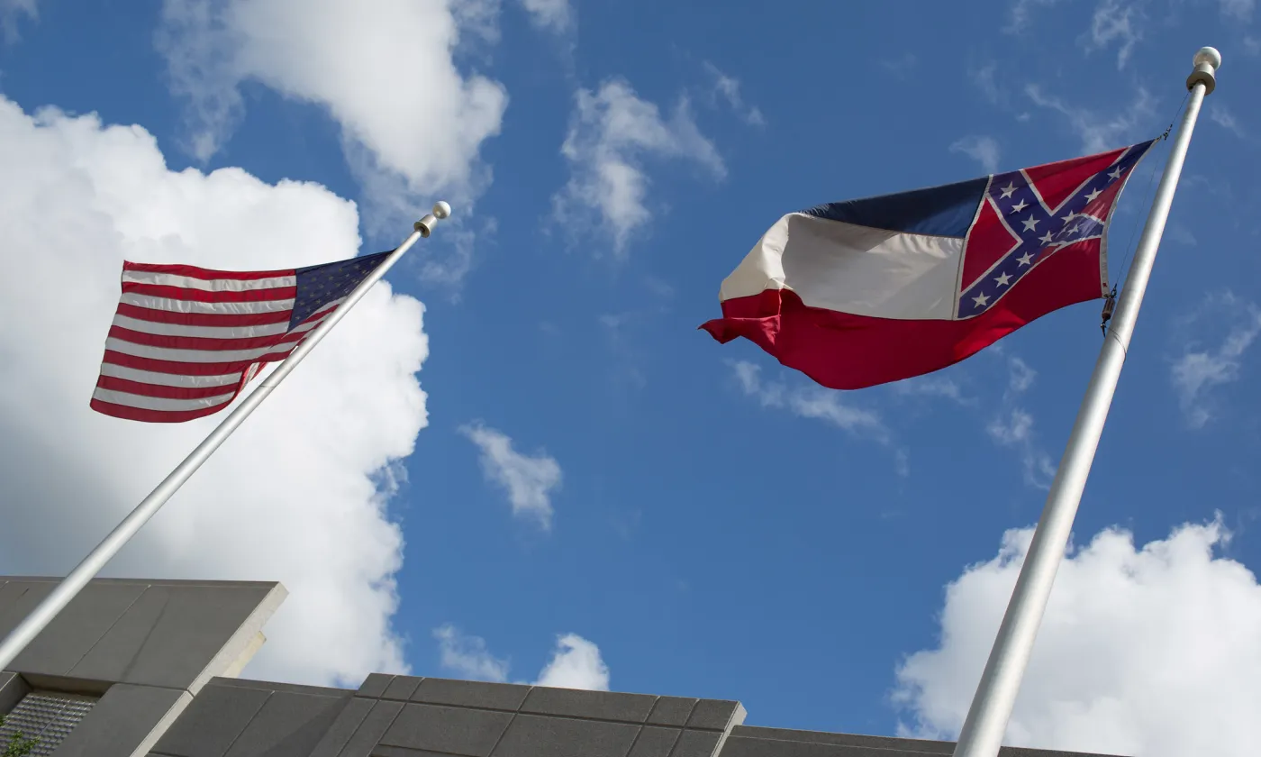 Le drapeau américain et de l'Etat du Mississippi ©Flikr/Maina Kiai