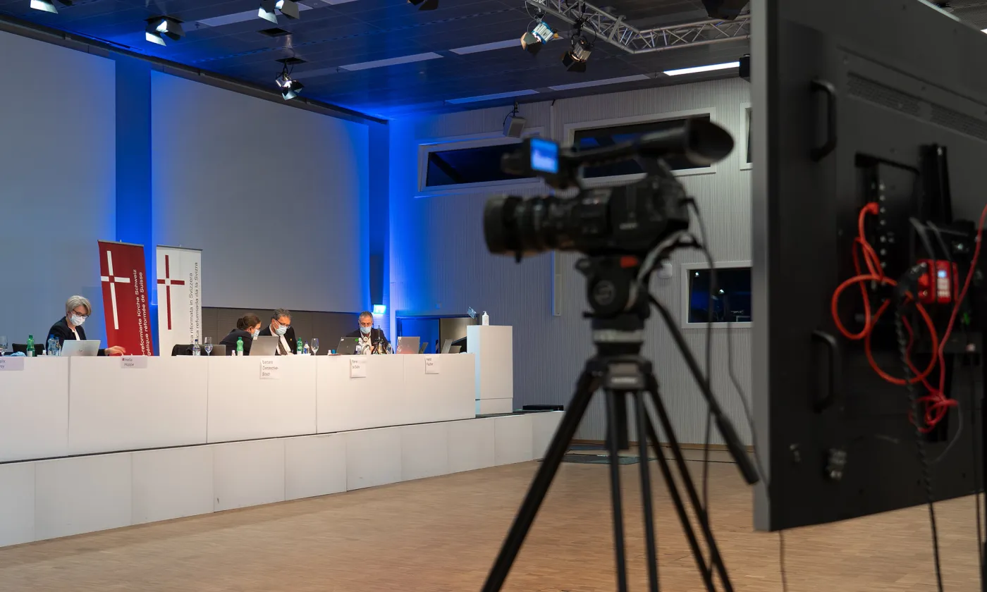 Lors du synode virtuel de l'EERS du 2 novembre, le bureau était à BernExpo. © EKS | Nadja Rauscher