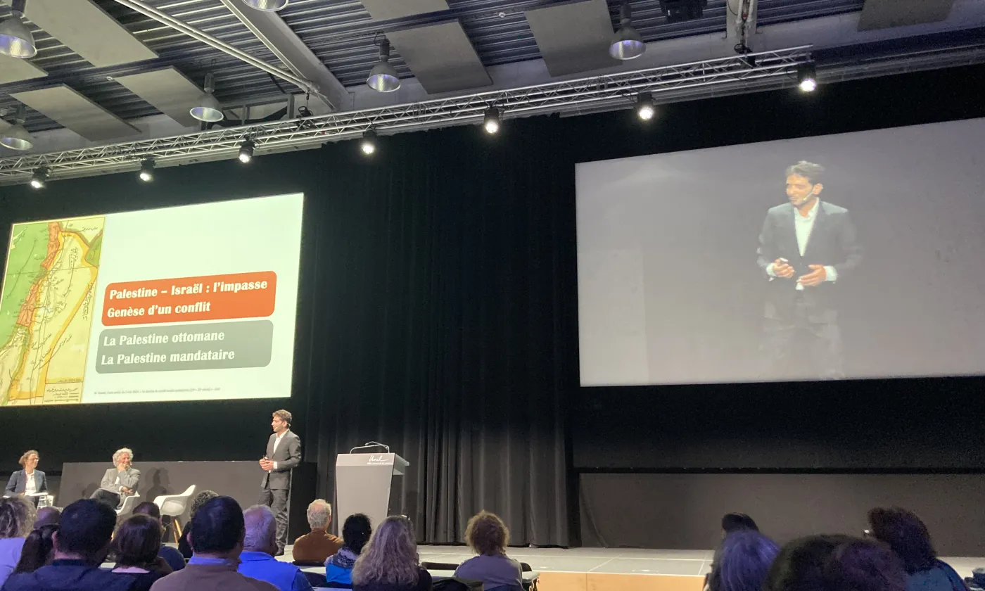 Wissam Halawi, titulaire de la chaire d’histoire de l’islam et des mondes musulmans, lors de ce cours donné avec Jacques Ehrenfreund, responsable de la chaire d'histoire des Juifs et du judaïsme. Protestinfo