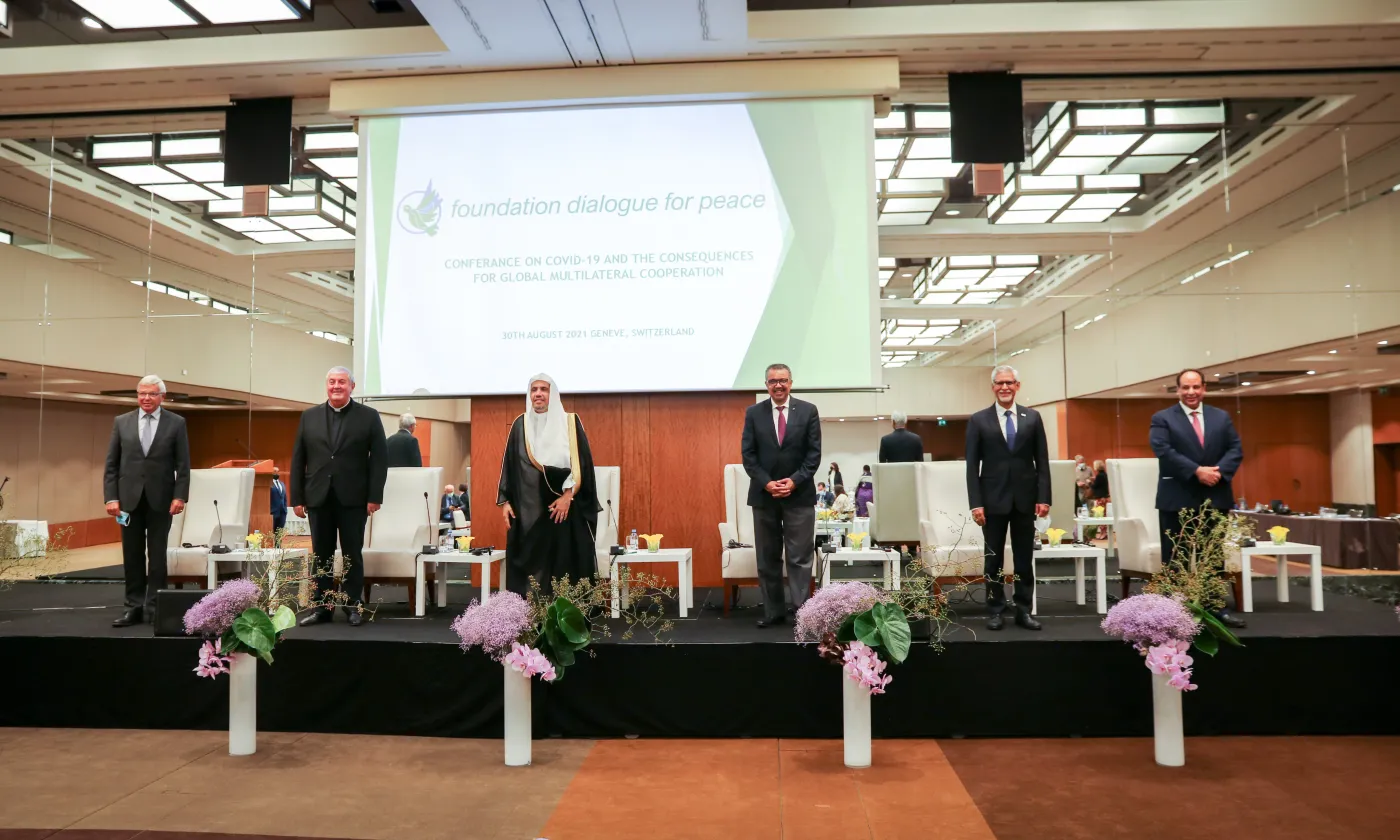 De g. à d. : Kjell Magne Bondevik, modérateur de la soirée et président du Oslo Center for Peace and Human Rights ; Ioan Sauca, secrétaire général ad interim COE ; Muhammad Bin Abulkarim Al-Issa, secrétaire général de la Ligue islamique mondiale ; Tedros Adhanom Ghebreyesus, directeur général de l’OMS ; Jagan Chapagain, secrétaire général de la Fédération internationale des Sociétés de la Croix-Rouge et du Croissant-Rouge et Aamir Javed Sheikh, président de la fondation Dialogue for Peace. DR