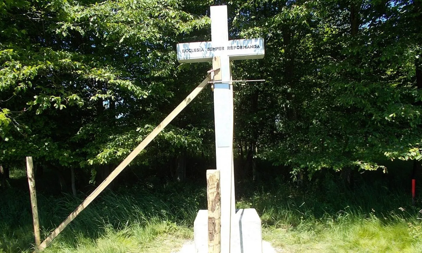 Une croix à Aalen, Baden-Württemburg (Allemagne) avec l'inscription "Ecclesia semper reformanda" ©Aalen1, CC0, via Wikimedia Commons
