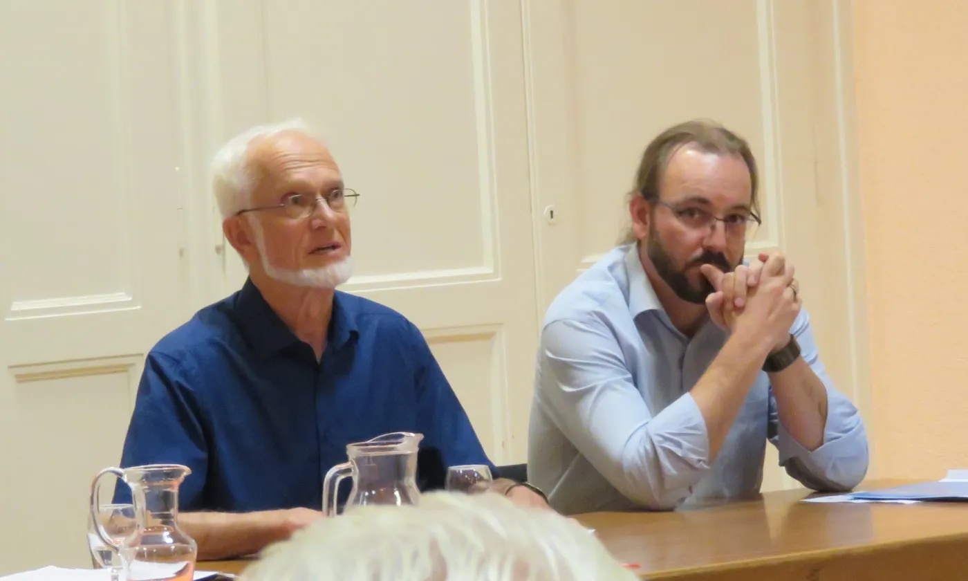 Jacques Guignard (à gauche) et Boris Voirol lors de la soirée de présentation ©Protestinfo