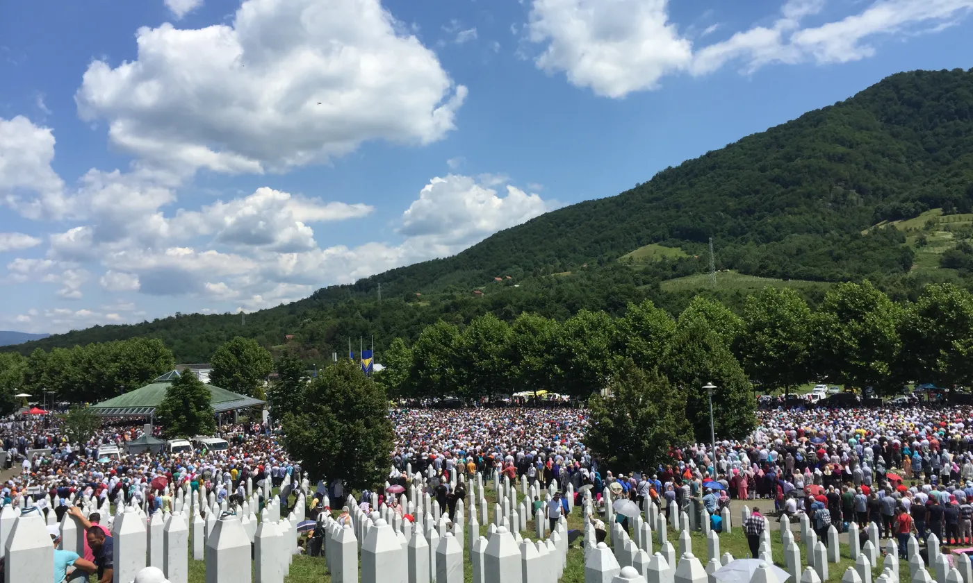 20'000 personnes réunies au Mémorial de Potočari LV