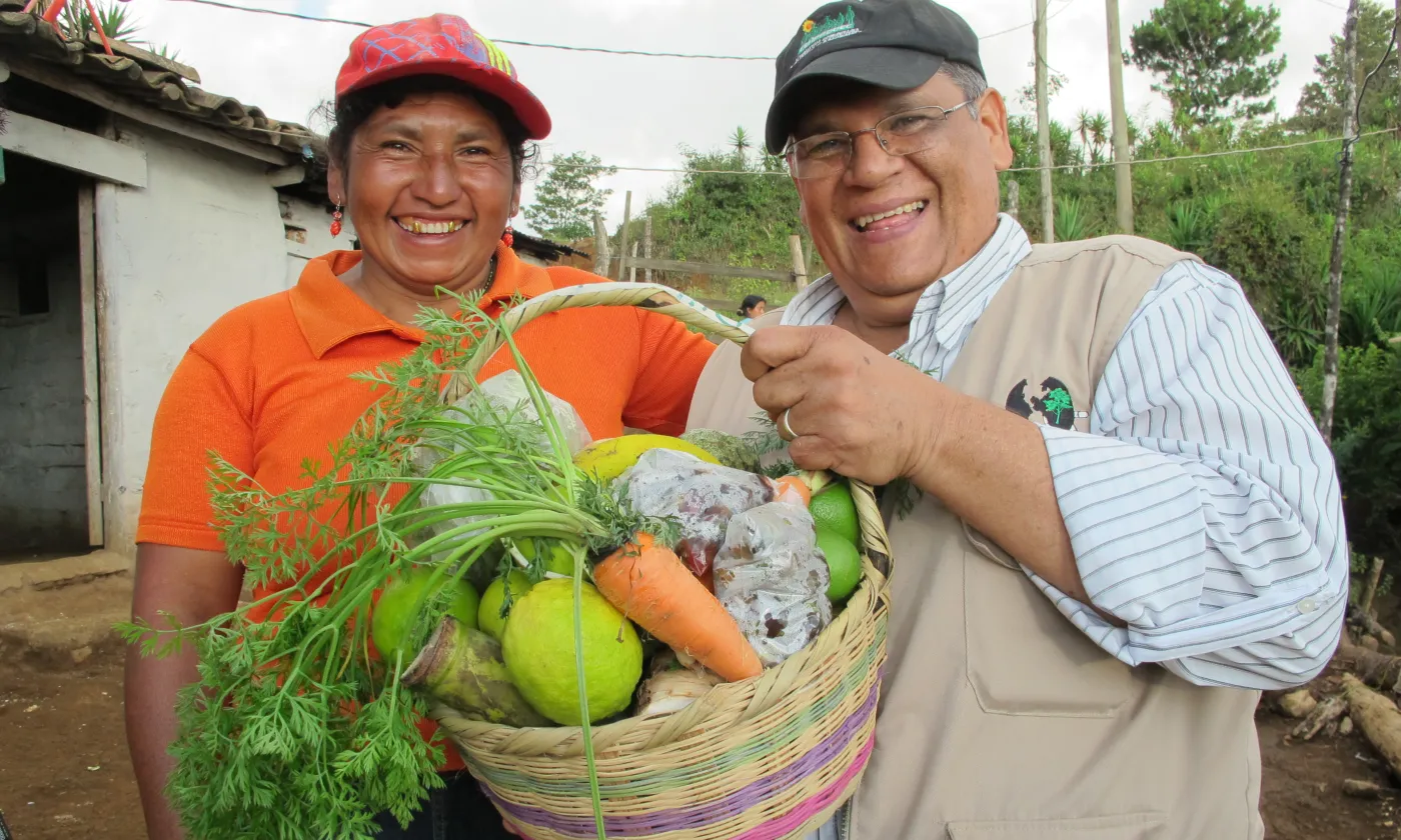 Le réseau ANAFAE fondé par Octavio Sanchez Escoto (à droite) organise des foires d’échanges de semences traditionnelles, des formations théoriques, des ateliers pratiques… © DR