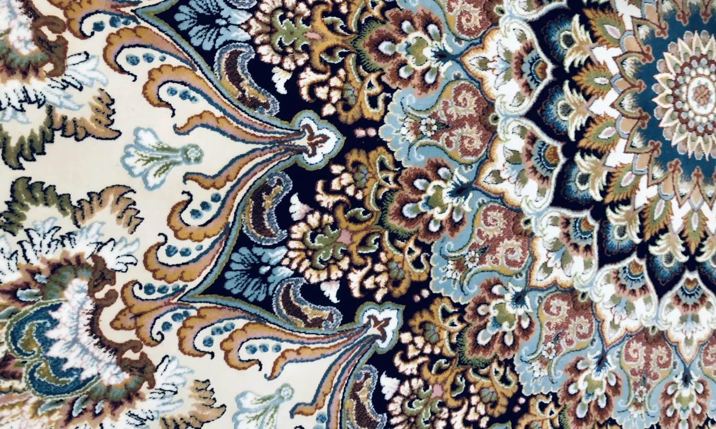 Tapis afghan du salon de Taiba. © Thérèse Aubert