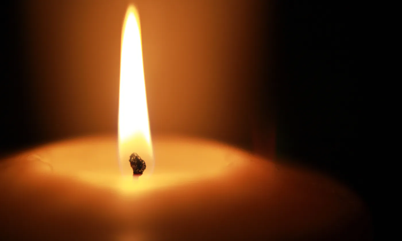 Passer de l’obscurité à la lumière. Temps pour prier, temps pour la paix. © Flickr-CC-Antonio Vela