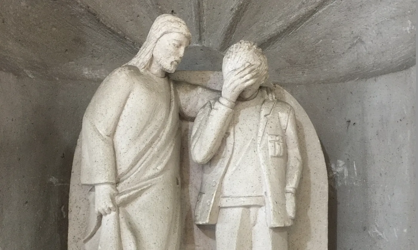 Sculpture représentant le fils prodigue pardonné Pixabay