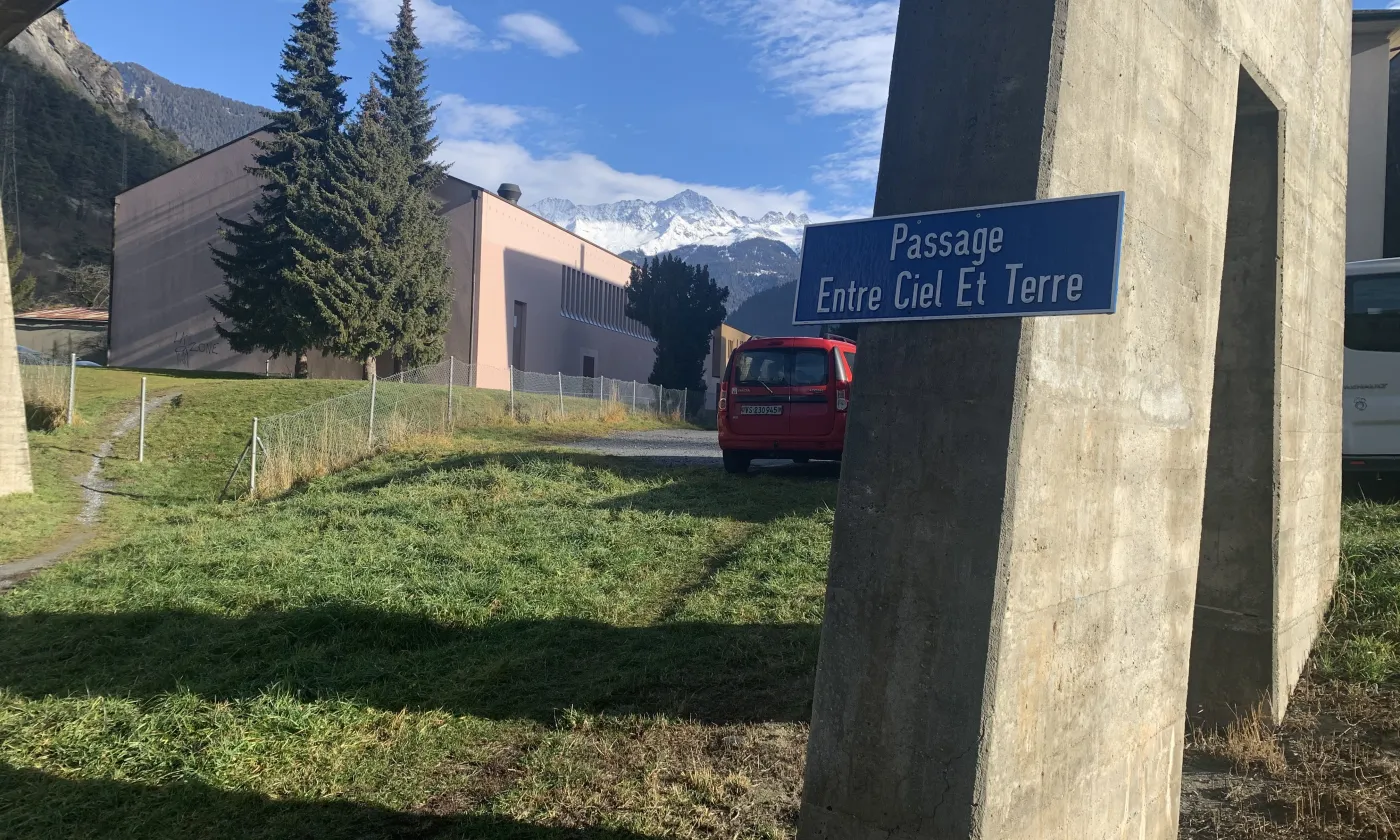 Sembrancher, avec vue sur le cirque de Verbier Noël comme un passage