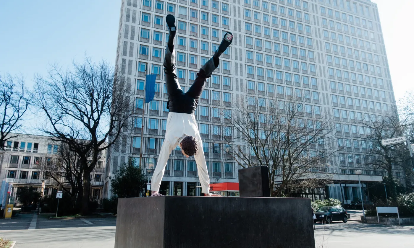 Un équilibre fragile entre théologie et management Un équilibre fragile entre théologie et management