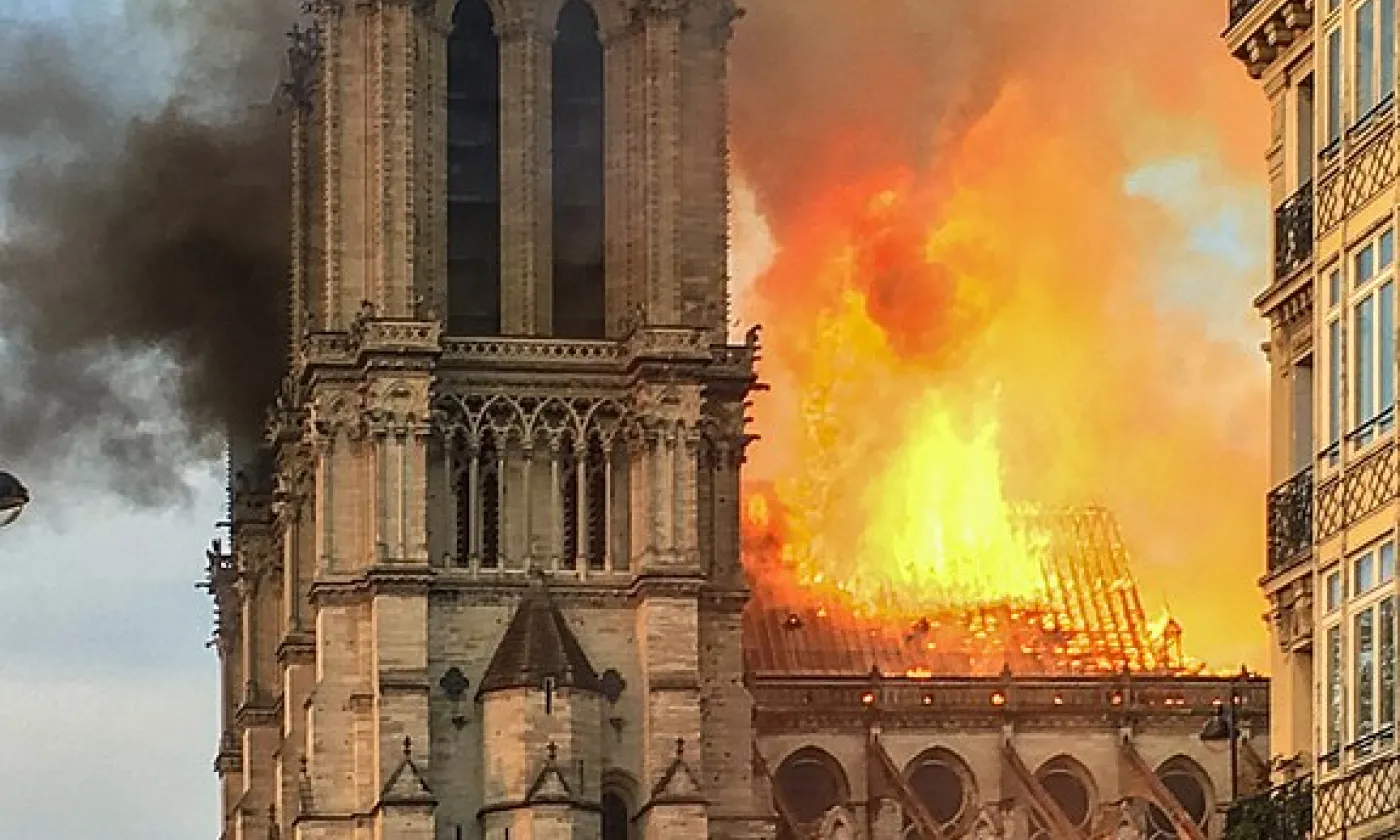 Notre Dame en feu CC (by-sa) LeLaisserPasserA38