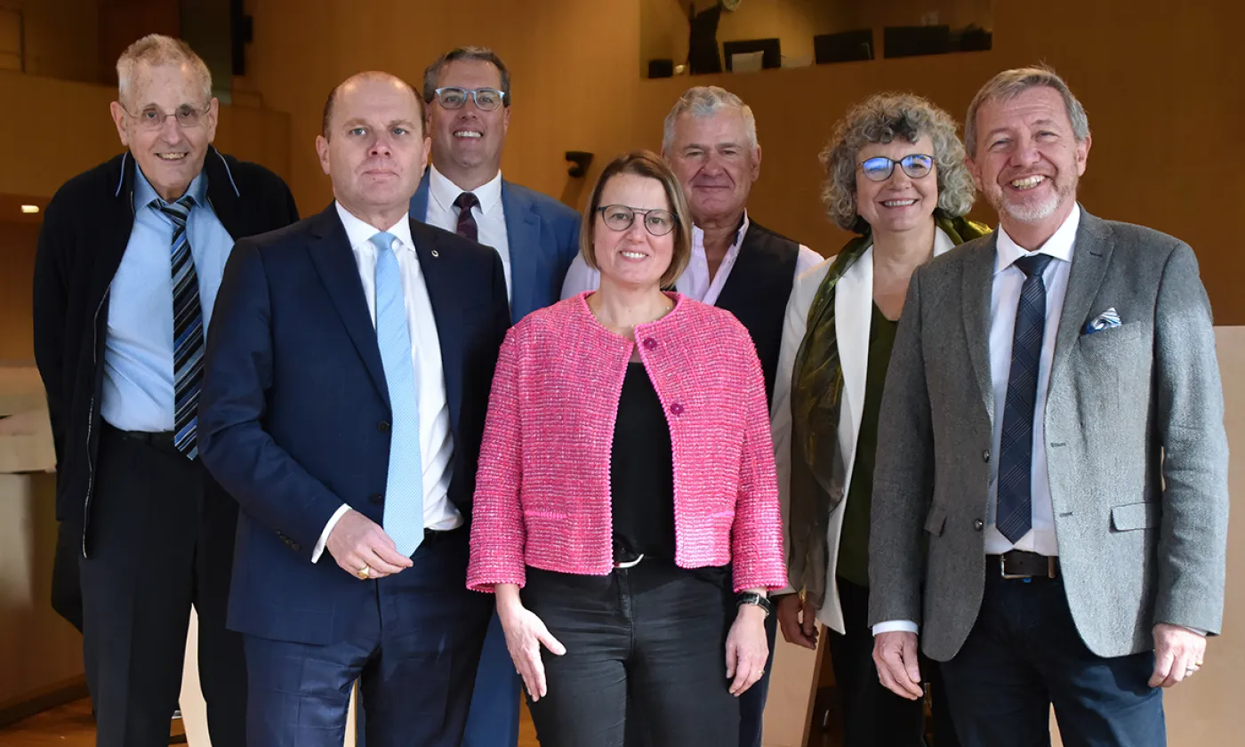 Le Conseil synodal dans sa nouvelle configuration (Christian Daenzer, trésorier, Philippe Leuba, Vincent Guyaz, vice-président, Anne Abruzzi, présidente, Michel Blanc, Laurence Bohnenblust-Pidoux et Laurent Zumstein. © Gérard Jaton – EERV