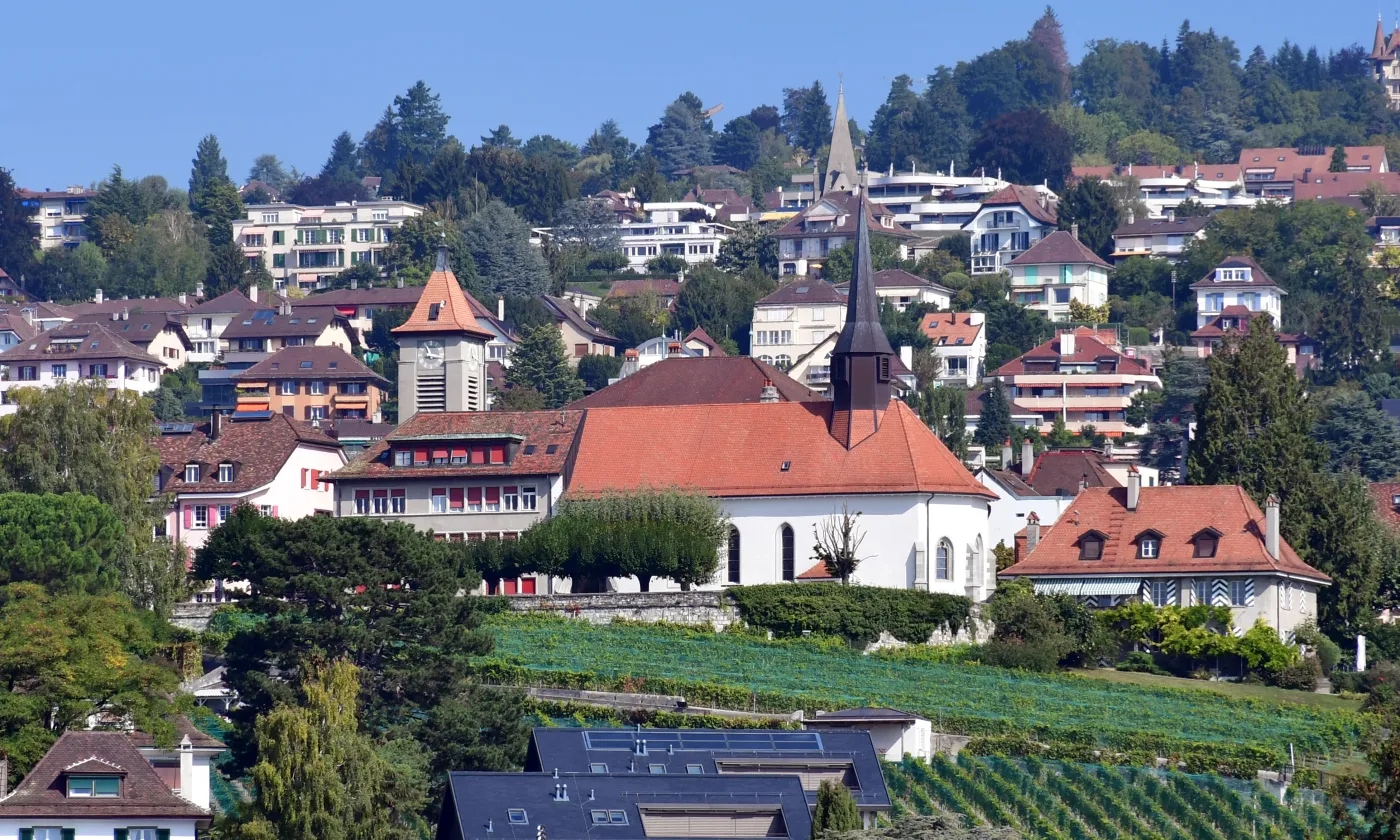 Église du Prieuré Pully (©Gzzz, CC BY-SA 4.0 Wikimedia Commons)